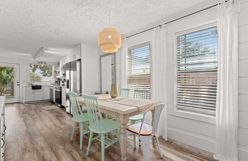 Holiday Beach Casa | Super Cute 2BR 2BA bungalow