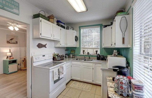 Fulton Casa | SUPER CUTE! COASTAL BEND COTTAGE! Book July & August dates!