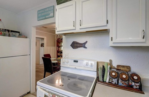 Fulton Casa | SUPER CUTE! COASTAL BEND COTTAGE! Book July & August dates!