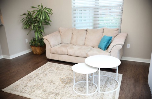 Winston - Salem Apartamento | Super Cute Condo- DownTown WS/Free Parking/Pets ok