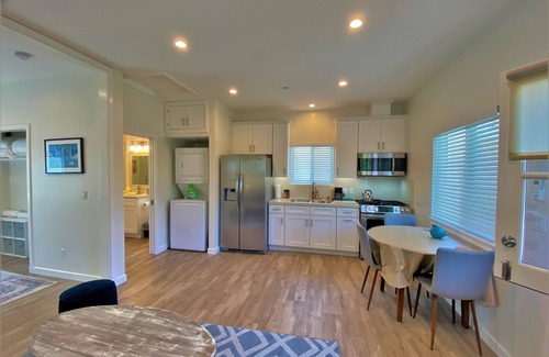 Torrance Cabaña | Super Cute & Private Detached Guest House - Cottage only 1 Mile to the Beach!