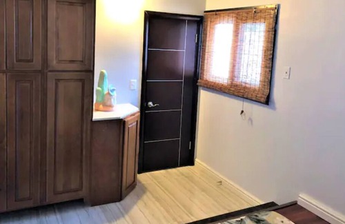 Eastern Honolulu Casa | Super Deal-Luxury 7BR Appx. 3000sf Home Minutes to Water!