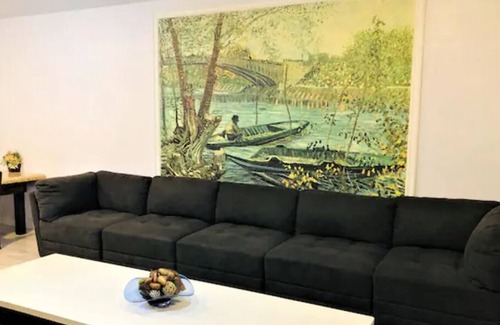 Eastern Honolulu Casa | Super Deal-Luxury 7BR Appx. 3000sf Home Minutes to Water!