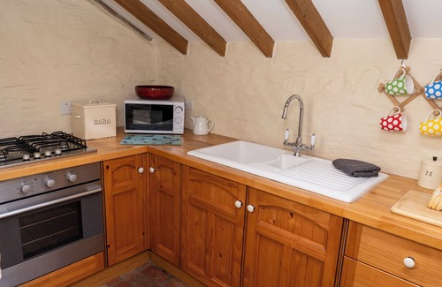 Crymych Casa | Super dog friendly barn conversion - sleeps 6 plus unlimited dogs