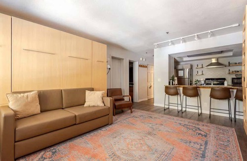 Kirkwood Condominio | Super-Efficient Studio with Full Kitchen, Balcony & Smart Sleeping Options