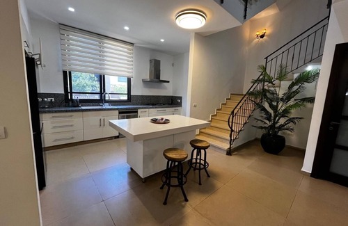 Hod HaSharon Casa | Super house ! Villa09