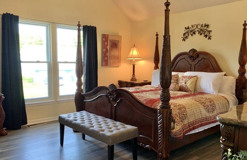 Lee's Summit Casa | Super location! Quite & Clean, Rock Island Walking & Biking trail. Nice Game Rm.