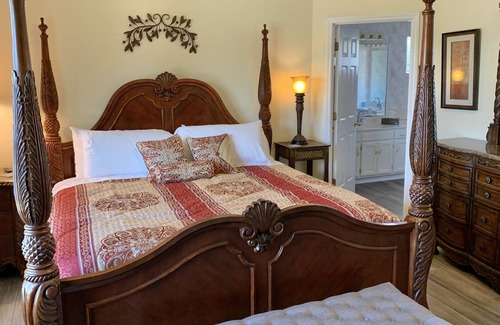 Lee's Summit Casa | Super location! Quite & Clean, Rock Island Walking & Biking trail. Nice Game Rm.