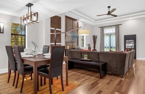 Florida Central Atlantic Coast Casa | Super Lux 4BR Townhouse - 1 Mile from Disney World- Resort Pool & Jacuzzi , Gym, with Enchanted Garden