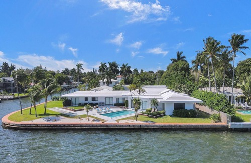 Seybold Casa | Super Luxury Bayfront Compound