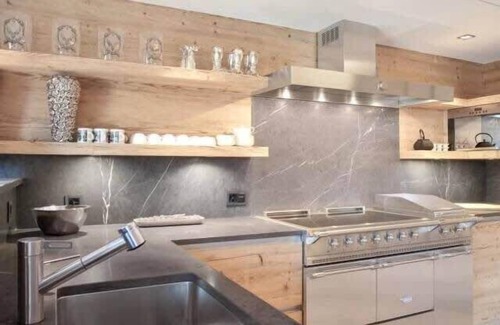 Rougemont Apartamento | Super lujoso apartamento con servicio junto a Gstaad