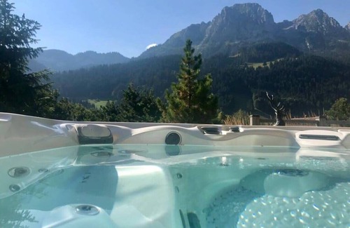 Rougemont Apartamento | Super lujoso apartamento con servicio junto a Gstaad