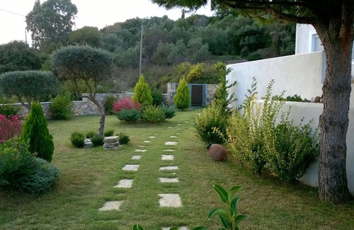 Alonissos Villa | Villa súper moderna y piscina en zona tranquila con impresionantes vistas al mar
