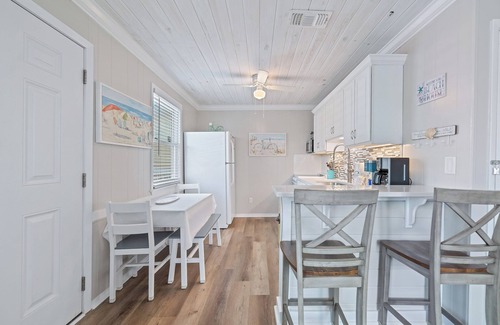 Gulf Shores Cabaña | Bienvenido a Hakuna Matata 2 "No Worries" Cozy Beach Cottage. Piscina, Mascotas.