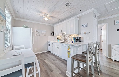 Gulf Shores Cabaña | Bienvenido a Hakuna Matata 2 "No Worries" Cozy Beach Cottage. Piscina, Mascotas.