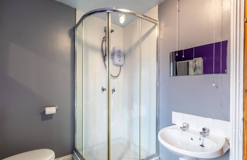 Newcastle-upon-Tyne Casa | 19 Guest Large Newcastle Apartment