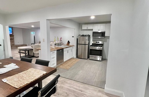 Shreveport Casa | Super Spacious 3 Bedroom House, w/2 Living Rooms and Close to Everything