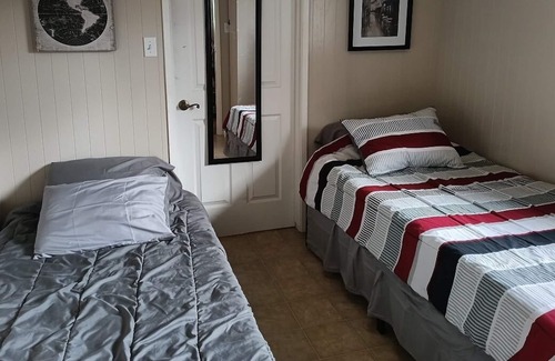 Redding Casa | Super Spacious Rustic Getaway Enjoy 4 bed 3 bath 4 living/dining rooms + pool