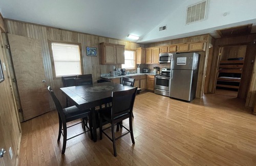 Venice Alquiler De Eote | Beautiful Super Strike houseboat-2 BR/1.5 BA in Cypress Cove Marina-6 beds