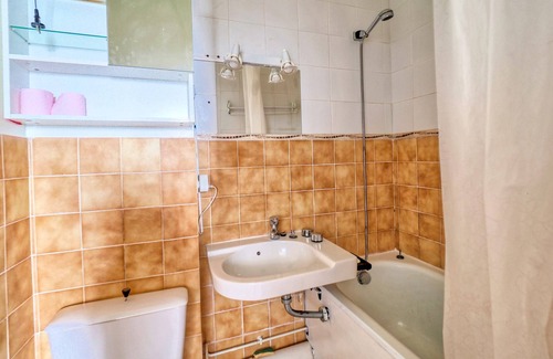 Guethary Apartamento | SUPER STUDIO IN THE CENTER OF GUETHARY, BEACH ON FOOT + SEA VIEW