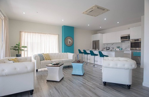 Palm Beach Apartamento | Super Stylish Palm Beach 2-Bed 2-Bath Condo - Unbeatable Location!!