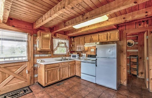 Gatlinburg - Pigeon Forge Cabina | Vistas increíbles, 1 cama + loft / 2 dormitorios, cabaña de troncos de Smoky Mountain, bañera de hidromasaje, mesa de billar