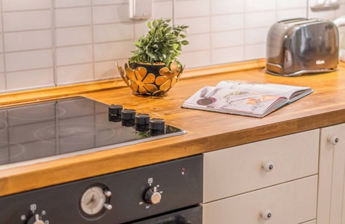 Mala Strana Apartamento | Superb 2 Bedroom Apartment in Old Town Prague. Short Walk to Charles Bridge. K3