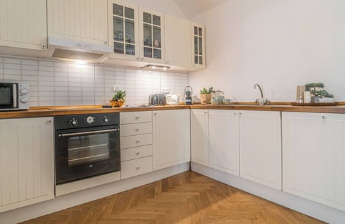Mala Strana Apartamento | Superb 2 Bedroom Apartment in Old Town Prague. Short Walk to Charles Bridge. K3