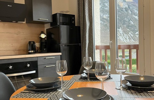 Bielle Apartamento | Superb 2-room apartment with mountain views and indoor pool