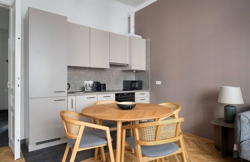 Weißgerber Apartamento | Superb 2BR in Landstraße U3&U4 Wien Mitte/Shopping Center by Blueground