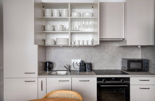 Weißgerber Apartamento | Superb 2BR in Landstraße U3&U4 Wien Mitte/Shopping Center by Blueground