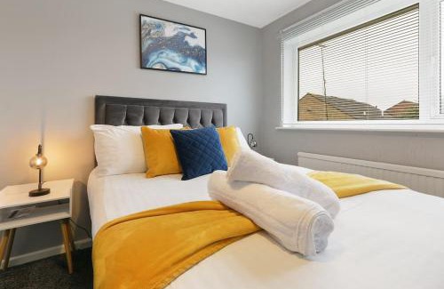 Handsworth Casa | Superb 3 bed house, homely comforts close to supermarkets, with private parking on gated premise