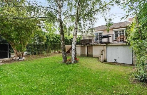 Le Mesnil-le-Roi Casa | Superb 3-bedroom house in Le Mesnil-le-Roi – Quick Access to Paris