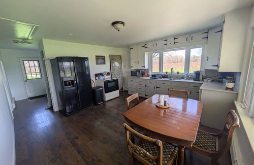 Chautauqua County Casa | Superb 3-bedroom, 2 bath house on lake erie. 2 min drive to Barcelona Harbor!