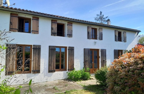 Clion Casa | Superb 3-bedroom house with beautiful pool in the charming Cognac countryside.