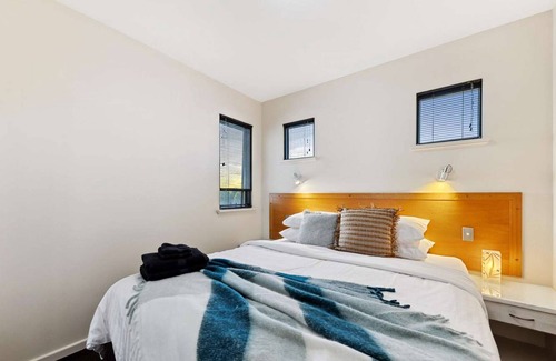 Ascot Apartamento | Superb 3BR riverside apartment with views in resort complex