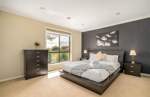 Gungahlin Casa | Superb 3BR Townhouse near Town Centre - Hosted by Canstay