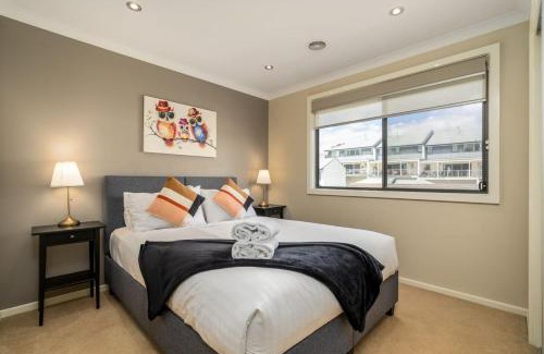 Gungahlin Casa | Superb 3BR Townhouse near Town Centre - Hosted by Canstay