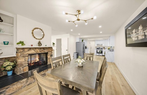 Placentia Casa | Superb 4-bedroom house/6 Beds 15 minutes to Disneyland!
