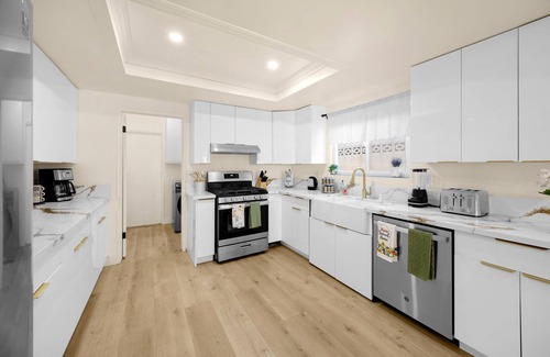 Placentia Casa | Superb 4-bedroom house/6 Beds 15 minutes to Disneyland!
