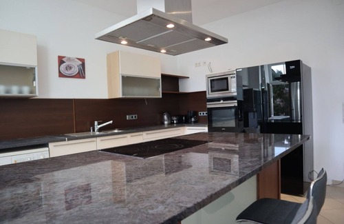 Favoriten Apartamento | Superb 7BR Apt. For 22 People Near Hauptbahnhof