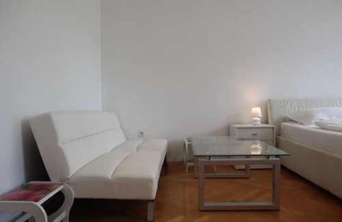 Favoriten Apartamento | Superb 7BR Apt. For 22 People Near Hauptbahnhof