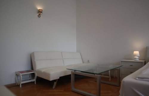 Favoriten Apartamento | Superb 7BR Apt. For 22 People Near Hauptbahnhof