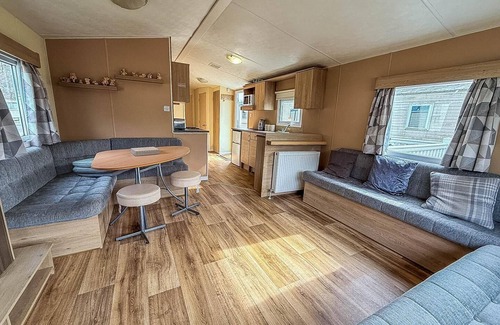 Skegness Casa | Superb 8 berth caravan at Southview Holiday Park near Skegness ref 33027TC