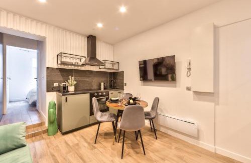 Flandres Apartamento | Superb and Cosy 2BR Apt In The Heart Of Paris ! 3P