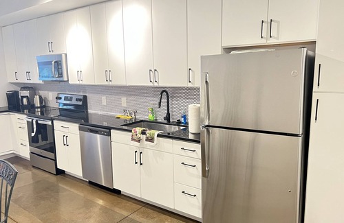 Payne-Logan Apartamento | Superb apartment downtown w/ outdoor amenities