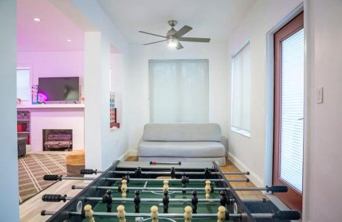 The Roads Casa | Superb Brickell House Sleep 8 Private Pool & Free Parking