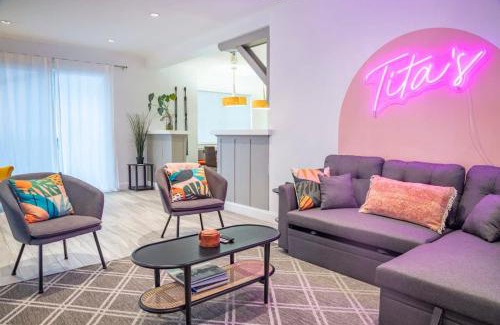 The Roads Casa | Superb Brickell House Sleep 8 Private Pool & Free Parking