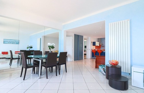 Cannes City Centre Apartamento | En la playa con magníficas vistas al mar, amplias y cerca del centro de Cannes