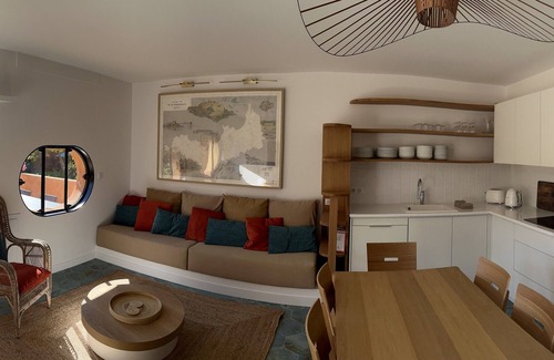 Porquerolles Apartamento | Superb, charming, refurbished waterfront apartment overlooking the port